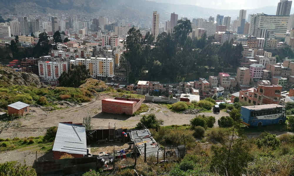 Una giacca e una cravatta - Periferia La Paz