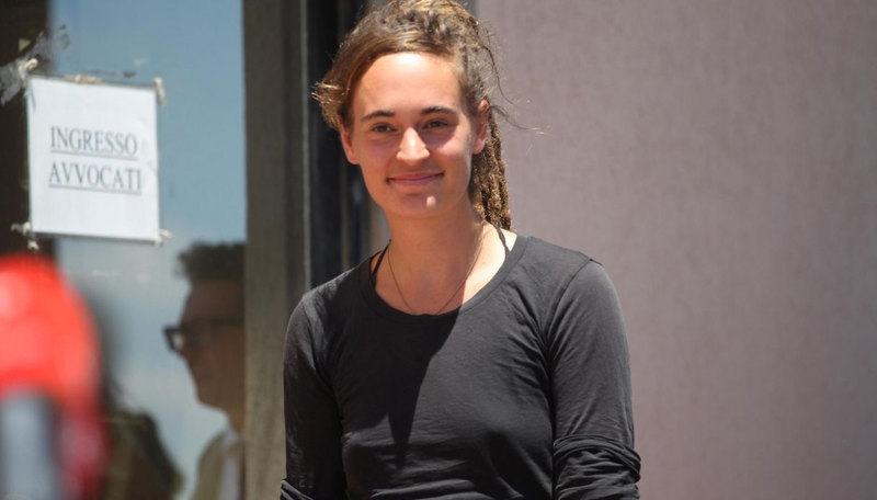 Carola Rackete - capezzolo libero