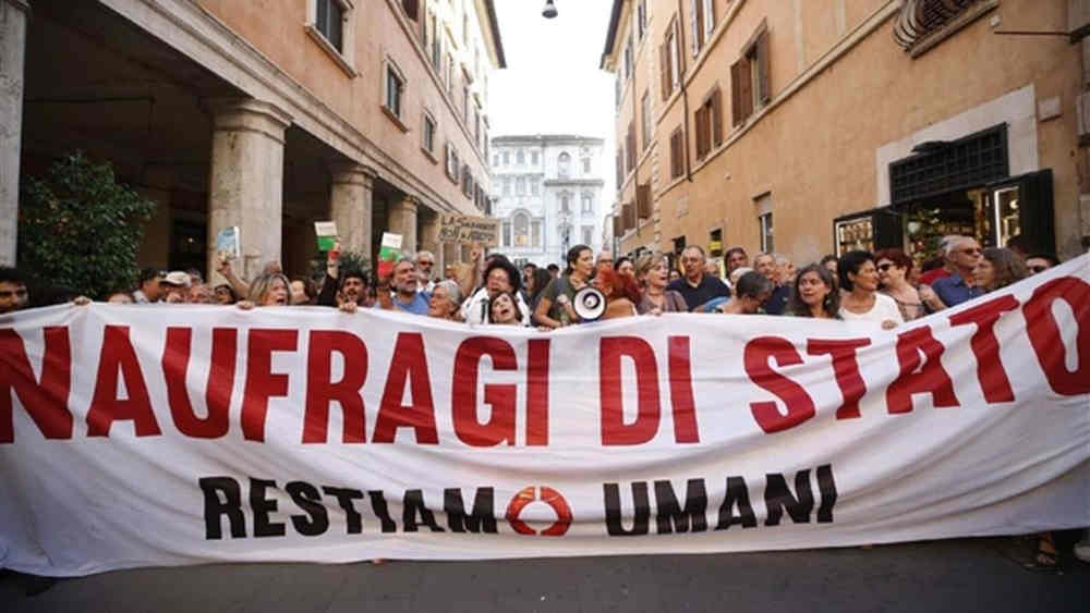 Decreti Sicurezza - protesta Restiamo Umani
