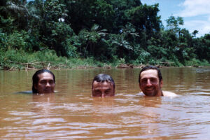 Chapo, Luciano e Guglielmo nel Rio Beni, Bolivia.