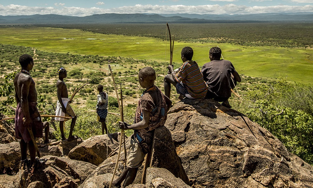 Hadza - il popolo Hadza a caccia