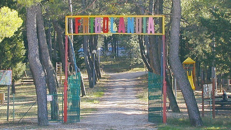 Il cancello di ingresso della Repubblica di Frigolandia.